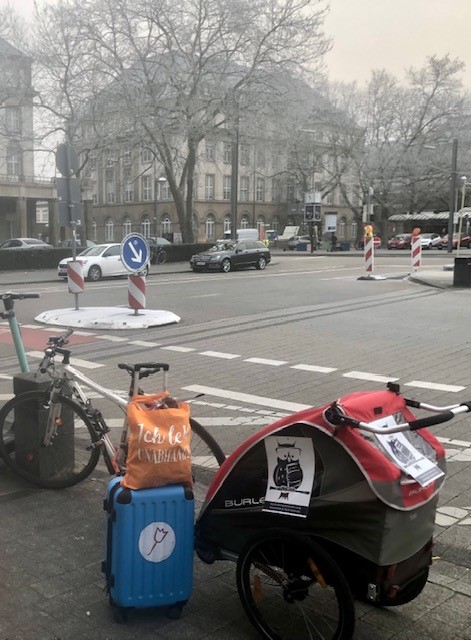 Lesekoffer-Aktion - Abholung bei winterlicher Kälte